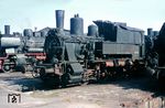 Die 1922 bei Krauss in München gebaute 89 883 hatte im Sommer 1964 ihre besten Zeiten auch schon hinter sich. Im Bw Hof, dem sie seit November 1961 angehörte, wartet sie nur noch auf ihre offizielle Abstellung, die am 10.12.1964 erfolgte. (08.1964) <i>Foto: Rolf Hahmann</i>