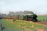 044 969 mit 140 486 vor dem umgeleiteten Gdg 47497 bei Vlotho an der Weser. (23.10.1975) <i>Foto: Wolfgang Bügel</i>