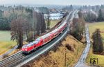 218 428 mit RE 4852 nach Hof in Pechbrunn. (14.02.2026) <i>Foto: Joachim Schmidt</i>