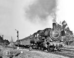 38 3544 (Bw Hanau) verlässt mit einem Personenzug den Bahnhof Wolfgang (Kr Hanau) an der Kinzigtalbahn. Trivia: Während des Ersten Weltkriegs wurden die Bahnhofsschilder entfernt, um die Beschaffung von Informationen über die nahe Pulverfabrik zu erschweren. (22.09.1956) <i>Foto: Thomas A. Wilson</i>