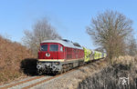 232 088 der Salzland Rail Service Schönebeck (Elbe) mit einem beladenen Schotterzug von Lüptitz (zwischen Eilenburg und Wurzen) nach Wustermark bei Thallwitz, wenige Kilometer vor Eilenburg. (27.02.2026) <i>Foto: Ralf Opalka</i>