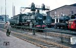 38 3026 rückt in das Bw Bebra ein. Die Lok war während ihrer gesamten Einsatzzeit von 1927 bis 1964 in Fulda stationiert. (05.1962) <i>Foto: Rolf Hahmann</i>