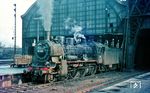 38 3850 vom Bw Bremerhaven-Lehe ist mit P 1229 aus Langwedel in Bremen Hbf angekommen. Die Lok war 1937 von den Saarbahnen (ex "2418 SAAR") zur Reichsbahn gekommen. (10.1962) <i>Foto: Rolf Hahmann</i>