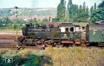 64 023 (Bw Aschaffenburg) vor einem Personenzug im Bahnhof Obernburg-Elsenfeld. Der Wagen "102527 Nür" (Westwaggon Mainz, 1934) hinter der Lok ist ein PwPosti34. (31.08.1964) <i>Foto: Rolf Hahmann</i>