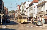 Eine Straßenbahn auf der Linie 1 zum Ostseebadweg in der heutigen Fußgängerzone der Großen Straße in Flensburg. (05.1973) <i>Foto: Jürgen Hagemann</i>