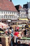 Markttag und Straßenbahn Tw 38 am Nordermarkt in Flensburg. (05.1973) <i>Foto: Jürgen Hagemann</i>