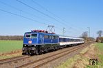 TRI 111 054 mit RB 89411 nach Neuss bei Meerbusch-Osterath. Diese Zugleistung ist kein Ersatzverkehr für ausgefallene Triebzüge anderer Eisenbahnverkehrsunternehmen, sondern eine vom Verkehrsverbund Rhein-Ruhr bestellte Zusatzzugleistung, die montags bis freitags im Stundentakt zwischen Neuss und Krefeld verkehrt. (03.03.2026) <i>Foto: Zeno Pillmann</i>
