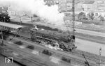 01 068 vom Bw Ludwigshafen (Rhein) startet mit dem D 127 (Saarbrücken - Mannheim - Frankfurt/M) in Neustadt (Weinstr). (10.1961) <i>Foto: Dr. Albert Mühl</i>