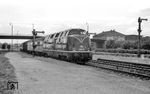 Die Villinger V 200 031 fährt mit dem D 132 (München - Saarbrücken) in Landau (Pfalz) ein. (05.1965) <i>Foto: Dr. Albert Mühl</i>