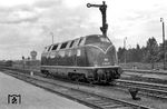 V 200 031 vom Bw Villingen (Schwarzw) hat in Landau (Pfalz) Hbf den D 132 an 01 123 übergeben und setzt nun ins Bw um. Die Lok trägt einen Werbeaufkleber für die IVA in München. (05.1965) <i>Foto: Dr. Albert Mühl</i>