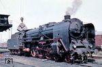 01 120 wird in ihrem Heimat-Bw Magdeburg bekohlt. (03.1966) <i>Foto: Rolf Hahmann</i>