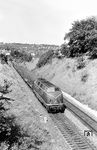 V 200 016 vom Bw Villingen wird mit dem D 9 aus Zürich auf der sog. "Panorama-Strecke" im Stuttgarter Stadtbereich in Kürze den Stuttgarter Hauptbahnhof erreichen. (08.1962) <i>Foto: Karl-Ernst Maedel</i>
