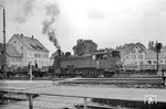 Nach dem Erscheinen der V 100 in Villingen Anfang der 1960er Jahre hatten die dort stationierten badischen VIc nicht mehr viel zu tun. In Donaueschingen konnte sich 75 443 noch im Bauzugdienst nützlich machen. (08.1963) <i>Foto: Karl-Ernst Maedel</i>