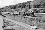 01 059 (Bw Trier) fährt mit E 554 nach Saarbrücken aus dem Bahnhof Jünkerath. (08.1965) <i>Foto: Karl-Ernst Maedel</i>