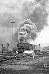 Mit dem P 2243 nach Schwandorf legt sich 001 202 in der Ausfahrt aus Hof Hbf ordentlich ins Zeug. (16.07.1971) <i>Foto: Wolfgang Bügel</i>