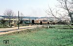 99 794 verlässt mit einem Rollwagen-Güterzug nach Trusetal den Bahnhof Wernshausen und passiert die Werrabrücke. (03.1968) <i>Foto: Klaus Kieper, Slg. Holzborn</i>