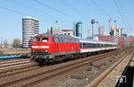 218 451 mit RE 34499 nach Kleve in Düsseldorf Hamm. (18.03.2026) <i>Foto: Uwe Meiß</i>