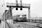 Der nagelneue ETA 150 014 (Abnahme am 03.09.1955) vom Bw Oberlahnstein fährt über die Horchheimer Brücke in Richtung Koblenz Hbf. (09.1955) <i>Foto: Ernst Winter</i>