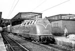 V 200 004 vom Bw Frankfurt-Griesheim ist mit dem D 720 (Dortmund - Frankfurt/M) in Düsseldorf Hbf eingetroffen. (05.1957) <i>Foto: Ernst Winter</i>
