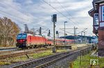 DSB EB 3201 fährt mit EC 396 nach København durch den Bahnhof Rendsburg. Ab Fahrplanwechsel 2025/26 verkehrt der Zug als teuerere ECE-Variante im Preissegment des ICE. (25.11.2025) <i>Foto: Thorsten Eichhorn</i>
