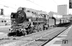 Die Kemptener 39 122 vor P 1519 nach Kempten (Allg) im Starnberger Flügelbahnhof in München. (27.10.1960) <i>Foto: Dr. Albert Mühl</i>