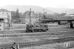 E 32 25 vom Bw Haltingen auf Rangierfahrt zwischen Bw und Freiburg Hbf. (08.1959) <i>Foto: Dr. Albert Mühl</i>