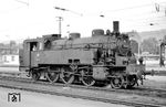 Die Freiburger 75 434 auf Rangierfahrt in Freiburg Hbf. (08.1959) <i>Foto: Dr. Albert Mühl</i>