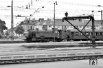 75 434 verlässt mit einem Eilzug den Bahnhof Freiburg (Brsg) Hbf. (08.1959) <i>Foto: Dr. Albert Mühl</i>