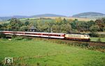 103 218 mit IC 697 "Nymphenburg" (Hamburg-Altona - Frankfurt/M - Stuttgart - München) bei Hermannspiegel südlich von Bad Hersfeld. (23.10.1990) <i>Foto: Wolfgang Bügel</i>