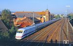 401 006 mit dem ICE-Dummyzug Dsats 83775 nach Opladen in Wuppertal-Unterbarmen. (24.10.1990) <i>Foto: Wolfgang Bügel</i>