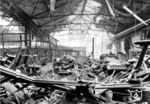 Zerstörungen in der Polsterei im RAW Opladen. Inwieweit das Werk nochmals seinen Betrieb bis zum Kriegsende wieder aufnehmen konnte, ist unklar. Am 15. April 1945 endete der Krieg in Opladen durch den Einmarsch amerikanischer Truppen, die am 15. Juni durch britische Besatzungstruppen ersetzt wurden.  (29.12.1944) <i>Foto: RBD Wuppertal (Eckler)</i>