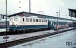 An einem regnerischen Sommertag wartet E 10 1240 (Bw Heidelberg) in Dortmund Hbf auf die Abfahrt des F 22 "Rheinpfeil" nach München. (07.1962) <i>Foto: Rolf Hahmann</i>