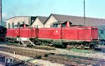 212 208 mit 212 210 (beide vom Bw Kornwestheim) im Bw Friedrichshafen am Bodensee. Dahinter schaut noch die Ulmer 003 281 hervor. (09.1969) <i>Foto: Rolf Hahmann</i>