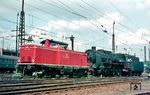 V 100 2222 (Bw Kornwestheim) rangiert 39 196 im Bw Stuttgart Hbf. (09.1966) <i>Foto: Rolf Hahmann</i>