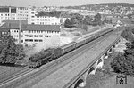 001 088 mit dem E 1648 nach Kaiserslautern auf der Saalebrücke in Hof-Moschendorf. (19.07.1971) <i>Foto: Wolfgang Bügel</i>