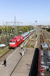Mittwoch ist Überführungstag: TRI 110 198 wechselt in Langenfeld (Rheinl) mit DLr 93623 aus Dortmund-Eving ins S-Bahn-Gleis. (01.04.2026) <i>Foto: Joachim Bügel</i>
