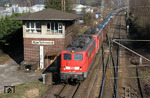 140 789 + 140 805 vor GM 61163 (Oberhausen West - Andernach) an der Abzweigstelle Tiefenbroich auf Güterzugstrecke Duisburg-Wedau - Düsseldorf bei Ratingen. Hier beginnt auch die Angertalbahn in Richtung Flandersbach. (22.03.2012) <i>Foto: Joachim Bügel</i>
