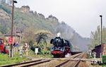Der D 503 war eine klassische Zugverbindung, die Reisende aus dem Norden nach Saalfeld (Saale) brachte. Am Nachmittag des 29. April 1991 kachelt 41 1231 mit dem Zug unterhalb der Dornburger Schlösser vorbei. (29.04.1991) <i>Foto: Joachim Bügel</i>