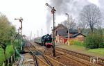 95 1027 fuhr während der Plandampfveranstaltung im April 1991 immerhin noch 382 km. Hier verlässt sie mit P 8023 nach Saalfeld (Saale) den Bahnhof Krölpa-Ranis. (29.04.1991) <i>Foto: Joachim Bügel</i>