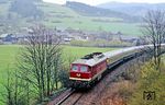 132 376 vom Bw Saalfeld (Saale) mit D 303 (Berlin Stadtbahn - Garmisch-Partenkirchen) bei Oberloquitz. (30.04.1991) <i>Foto: Joachim Bügel</i>
