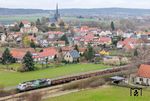 76 111 der SWT Stahlwerk Thüringen GmbH mit dem leeren Schrottzug DGS 48341 von Cheb/Tschechien nach Könitz (Thür) in Neunhofen. (31.03.2026) <i>Foto: Joachim Schmidt</i>