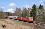 111 040 und 111 032 befördern den IC 329 "Alpenland" (Hannover - Köln - München - Seefeld in Tirol) bei Tutzing. (01.04.2006) <i>Foto: Stefan von Lossow</i>
