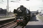 01 1057 vor D 522 beim Zwischenhalt in Hamburg-Harburg auf dem Weg nach Osnabrück. (29.04.1967) <i>Foto: K.D.Hensel</i>