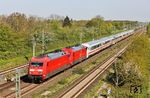 103 134 mit der geschleppten 101 109 am IC-Ersatzzug 2833 (Dortmund Hbf - Stuttgart Hbf) bei Langenfeld-Mehlbruch. (15.04.2026) <i>Foto: Joachim Bügel</i>