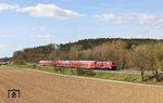 Bei Brensdorf nähert sich 218 433 mit RE 4856 nach Hof. (06.04.2026) <i>Foto: Joachim Bügel</i>