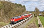 218 428 mit RE 4861 nach München im Naabtal zwischen Nabburg und Brensdorf. (06.04.2026) <i>Foto: Joachim Bügel</i>