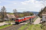 218 416 brummt mit RE 4858 nach Hof durch Nabburg. (06.04.2026) <i>Foto: Joachim Bügel</i>