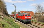 Freie Fahrt für 218 433 mit RE 4863 nach München am Einfahrsignal von Nabburg. (06.04.2026) <i>Foto: Joachim Bügel</i>