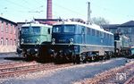 Die Stuttgarter E 10 221 sonnt sich neben E 41 224 aus Offenburg im Bw Stuttgart Hbf. (11.1964) <i>Foto: Rolf Hahmann</i>