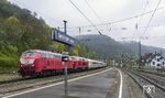 2026 heißt es Abschied zu nehmen von der Baureihe 218 nicht nur auf der Marschbahn. Das letzte Zugpaar ins Allgäu, der IC 2012/2013 zwischen Dortmund und Oberstdorf, zeichnete sich schon lange durch permanente Unzuverlässigkeit aus, was nicht unbedingt an den alten Dieselloks lag. 218 406 und 218 411 brummen mit dem IC 2012, den sie bis Stuttgart bespannen werden, durch Geislingen an der Steige. (13.04.2026) <i>Foto: Karsten Risch</i>